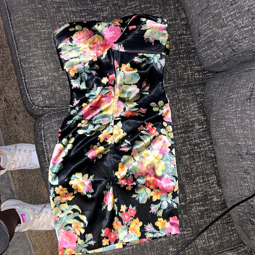 This is perfect for a spring wedding the floral print compliments your curves